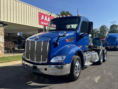 Peterbilt 579 Day Cab Truck - Paccar 455HP, 10 Speed Manual