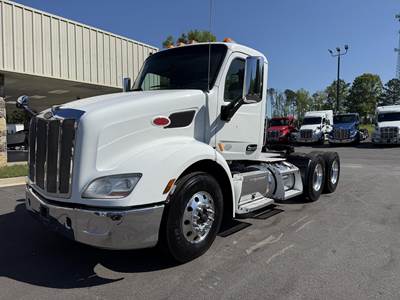 Peterbilt 579 Day Cab Truck - Paccar 455HP, Manual
