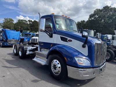 Peterbilt 579 Day Cab Truck - Paccar 455HP, Automatic