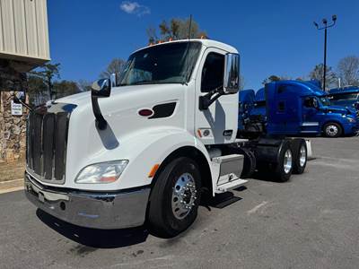 Peterbilt 579 Day Cab Truck - Paccar 455HP, 10 Speed Manual