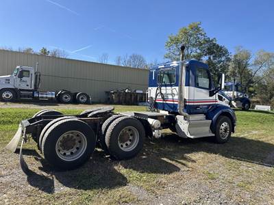 Peterbilt 579 Day Cab Truck - Paccar, Automatic