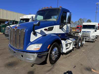 Peterbilt 579 Day Cab Truck - Paccar 455HP, Automatic