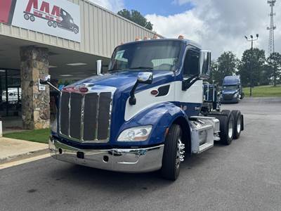 Peterbilt 579 Day Cab Truck - Paccar 455HP, Automatic
