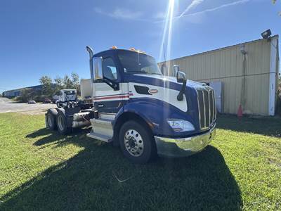 Peterbilt 579 Day Cab Truck - Paccar 455HP, Automatic