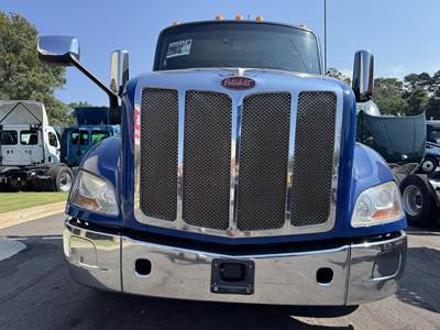Peterbilt 579 Day Cab Truck - Paccar, 10 Speed Manual