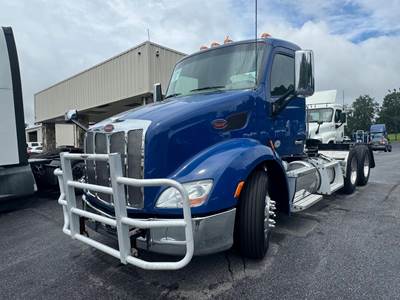 Peterbilt 579 Day Cab Truck - Paccar 380HP, Manual