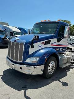 Peterbilt 579 Day Cab Truck - Paccar, Automatic