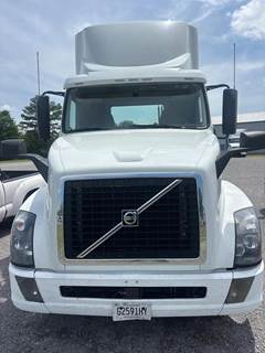 Volvo VNL42T300 Single Axle Day Cab Truck - D13