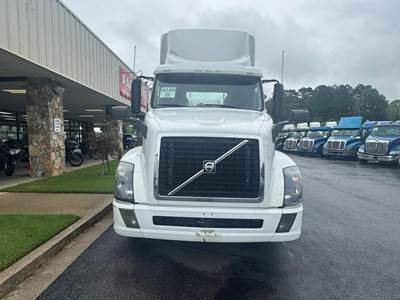 Volvo VNL42T300 Single Axle Day Cab Truck - D13