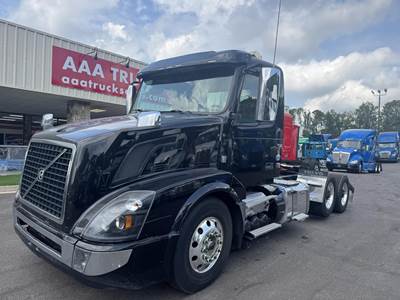 Volvo VNL62T300 Day Cab Truck - D11 405HP, Amt