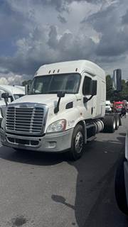 Freightliner Cascadia 113 Sleeper Semi Truck - 72" Mid Roof Sleeper, Detroit, 10 Speed Manual