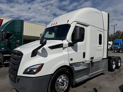 Freightliner Cascadia 116 Sleeper Semi Truck - 72" Raised Roof Sleeper, Detroit 450HP, 12 Speed Dt12 Amt