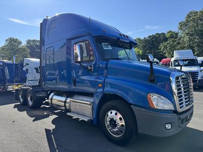 Freightliner Cascadia 125 Sleeper Semi Truck - Detroit, 10 Speed Amt