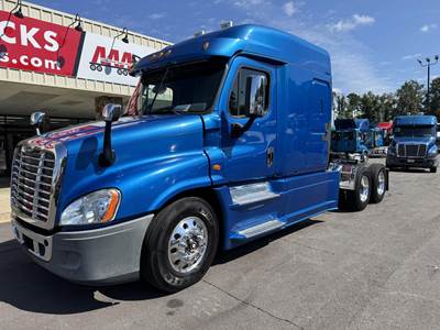Freightliner Cascadia 125 Sleeper Semi Truck - Raised Roof Sleeper, Detroit, 10 Speed Manual