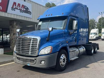 Freightliner Cascadia 125 Sleeper Semi Truck - Detroit 455HP, 10 Speed Manual