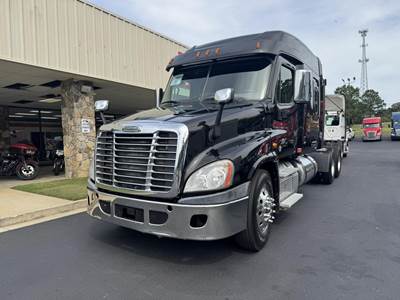 Freightliner Cascadia 125 Sleeper Semi Truck - Detroit 475HP, 12 Speed Automatic