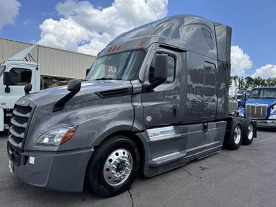 Freightliner Cascadia 126 Sleeper Semi Truck - 72" Raised Roof Sleeper, Cummins 400HP