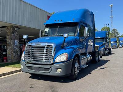Freightliner Cascadia 126 Sleeper Semi Truck - Detroit, 10 Speed Manual