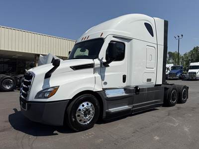 Freightliner Cascadia 126 Sleeper Semi Truck
