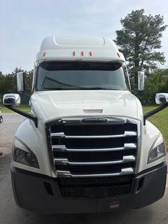 Freightliner Cascadia 126 Sleeper Semi Truck - Detroit