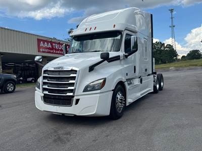 Freightliner Cascadia 126 Sleeper Semi Truck - Detroit