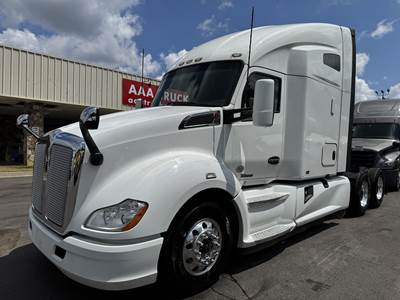Kenworth T680 Sleeper Semi Truck - Raised Roof Sleeper, Paccar 455HP, Automatic