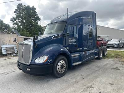 Kenworth T680 Sleeper Semi Truck - Cummins, 10 Speed Ultrashift Automatic