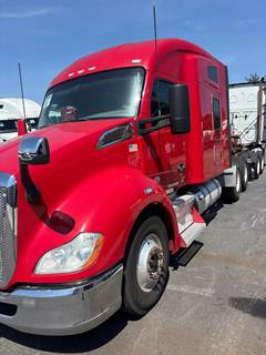 Kenworth T680 Sleeper Semi Truck