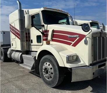 Kenworth T800 Sleeper Semi Truck - Mid Roof Sleeper, Paccar, 10 Speed Manual