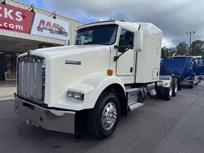 Kenworth T800 Sleeper Semi Truck - Mid Roof Sleeper, Paccar, 10 Speed Manual