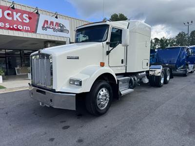 Kenworth T800 Sleeper Semi Truck - Mid Roof Sleeper, Paccar, 10 Speed Manual