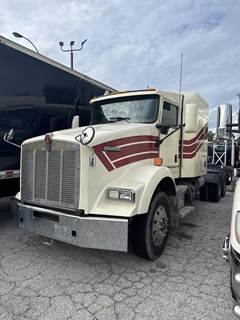 Kenworth T800 Sleeper Semi Truck - Mid Roof Sleeper, Paccar, 10 Speed Manual