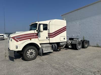 Kenworth T800 Sleeper Semi Truck - Mid Roof Sleeper, Paccar, 10 Speed Manual