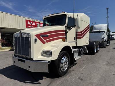 Kenworth T800 Sleeper Semi Truck - Mid Roof Sleeper, Paccar 430HP, 10 Speed Manual