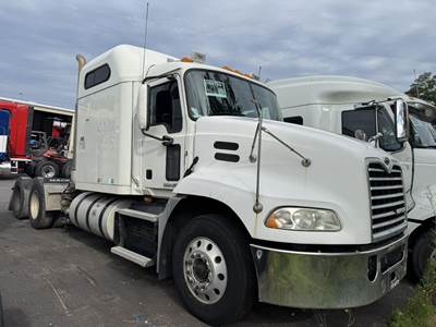 Mack Pinnacle CXU613 Sleeper Semi Truck - MP8, Automatic
