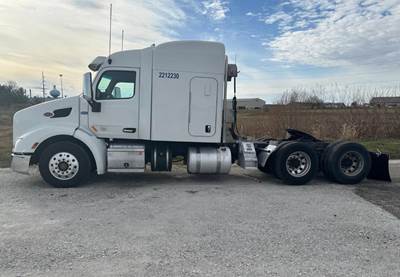 Peterbilt 579 Sleeper Semi Truck - Paccar, Automatic