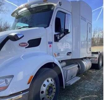 Peterbilt 579 Sleeper Semi Truck - Paccar, Automatic