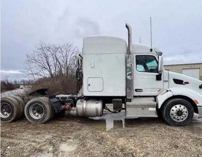 Peterbilt 579 Sleeper Semi Truck - Paccar, Automatic