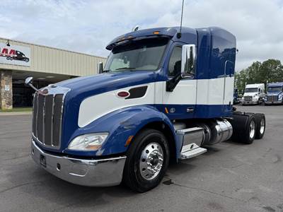 Peterbilt 579 Sleeper Semi Truck - Paccar 455HP, Automatic