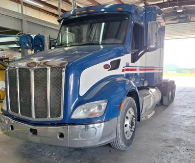 Peterbilt 579 Sleeper Semi Truck - Paccar 455HP, 10 Speed Manual