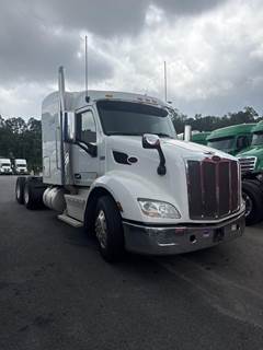 Peterbilt 579 Sleeper Semi Truck - Paccar 455HP, Automatic