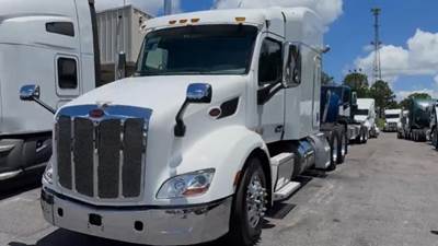 Peterbilt 579 Sleeper Semi Truck - Automatic