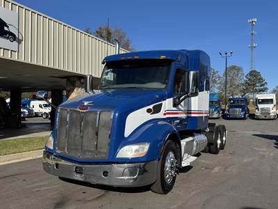 Peterbilt 579 Sleeper Semi Truck - Paccar 455HP, 10 Speed Manual