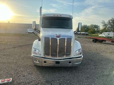 Peterbilt 579 Sleeper Semi Truck - Paccar, Automatic