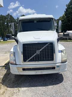 Volvo VNL64T630 Sleeper Semi Truck - D13 455HP, Automatic