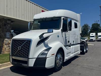 Volvo VNL64T760 Sleeper Semi Truck - Mid Roof Sleeper, Cummins 450HP, 10 Speed Automatic