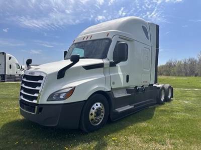 Freightliner Cascadia 126 Sleeper Semi Truck - 72" Raised Roof Sleeper, Detroit 455HP, 12 Speed Dt12 Amt