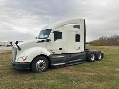 Kenworth T680 Sleeper Semi Truck - 76" Raised Roof Sleeper, Cummins 450HP, 12 Speed Endurant Amt