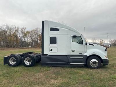 Kenworth T680 Sleeper Semi Truck - 76" Raised Roof Sleeper, Cummins 450HP, 12 Speed Endurant Amt