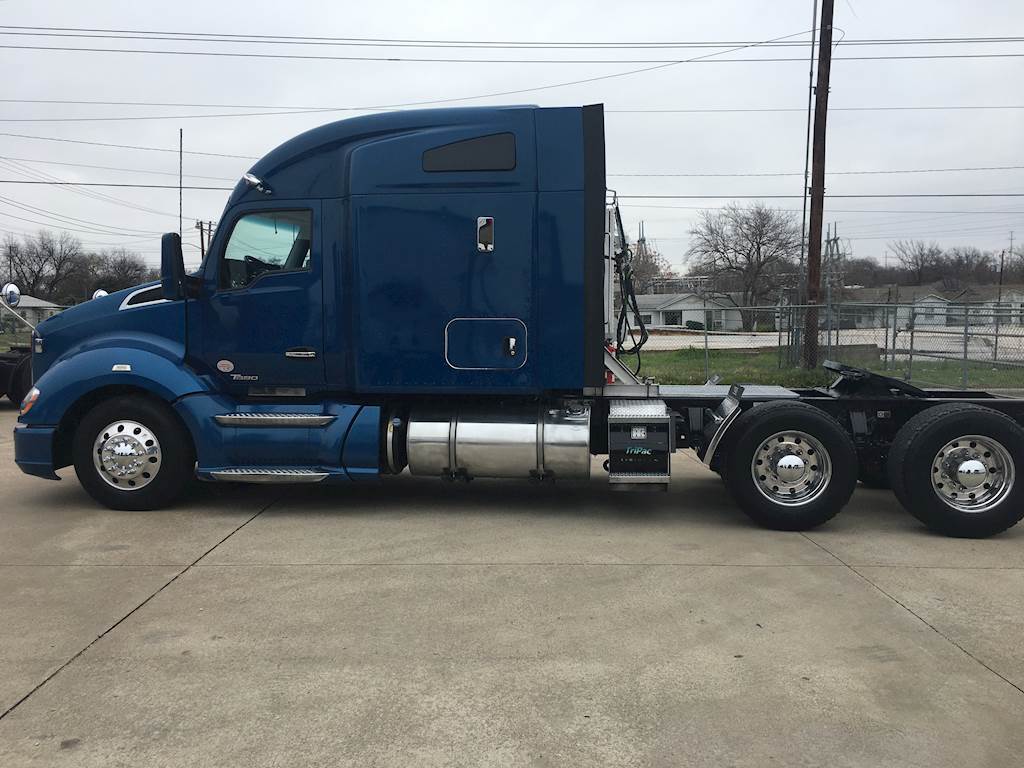 2017 Kenworth T680 Sleeper Semi Truck, 76" Mid Roof Sleeper, Paccar 455